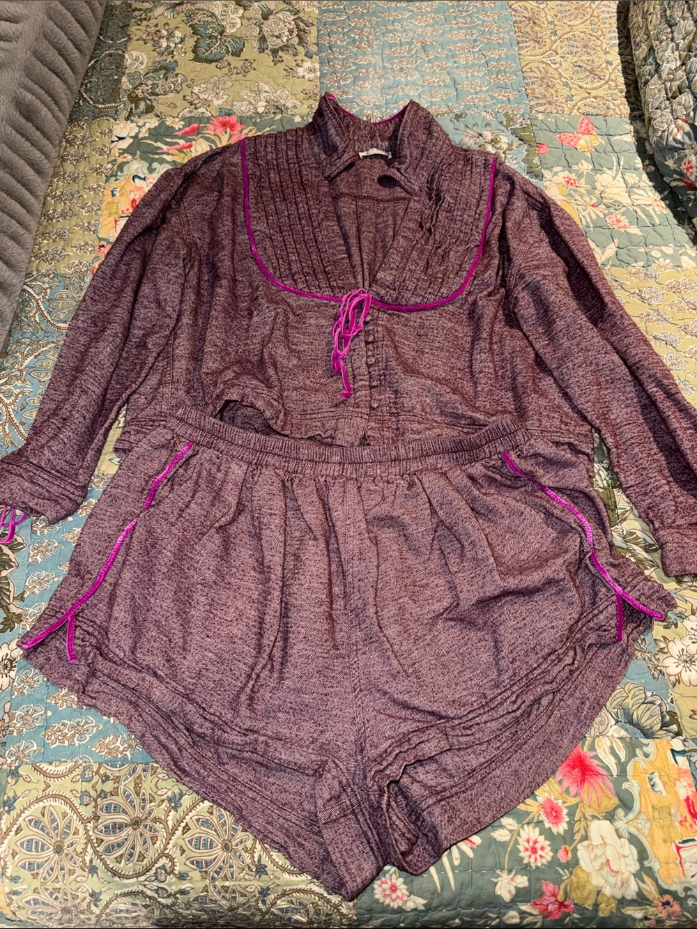 Cozy Women's Two-Piece Lounge Set in Heathered Plum with Pink Velvet Trim